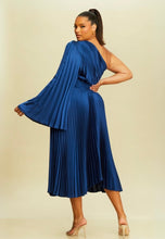 Load image into Gallery viewer, ‘Pleaty Please’ - Pleated Dress (Plus)
