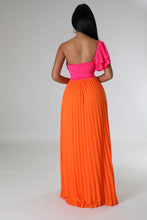 Load image into Gallery viewer, Two Tone Treasure - Pleated Maxi Dress
