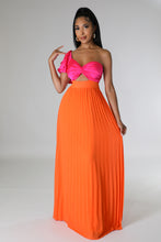 Load image into Gallery viewer, Two Tone Treasure - Pleated Maxi Dress
