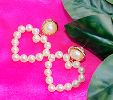 Load image into Gallery viewer, Heart-Shaped Pearl Earrings
